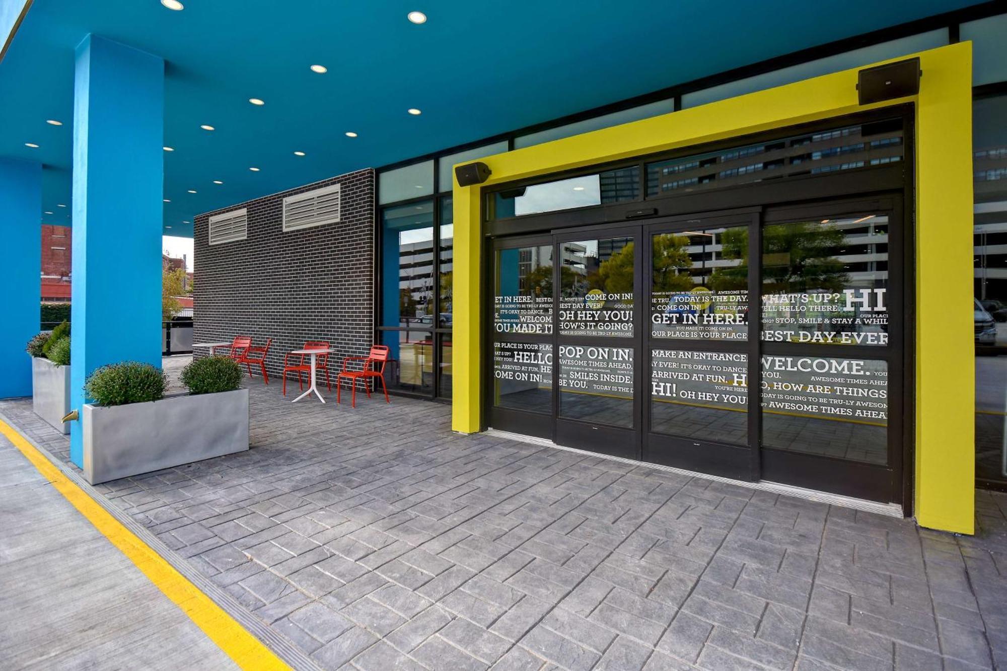 Tru By Hilton Manchester Downtown Exterior photo