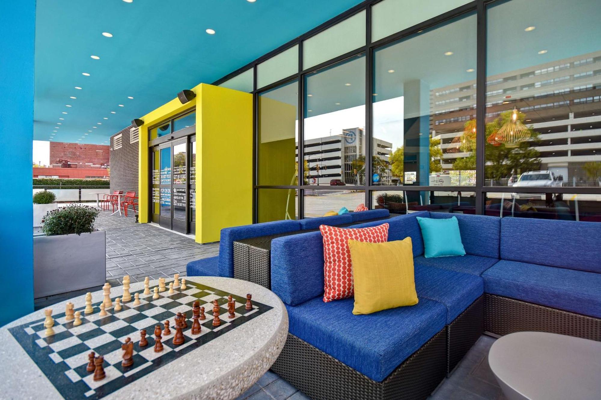 Tru By Hilton Manchester Downtown Exterior photo